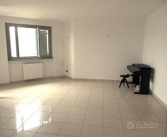 CESANO MADERNO 2 LOCALI e terrazzo