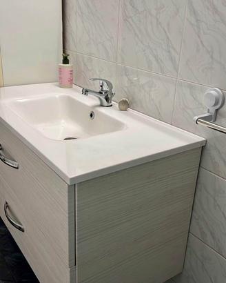 Mobile bagno sospeso con lavabo