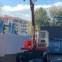 Macchina meccanica con benna a polipo