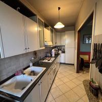 cucina intera con elettrodomestici