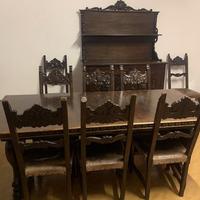 sala da pranzo con  tavolo + n.8 sedie e credenza