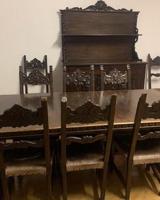 sala da pranzo con  tavolo + n.8 sedie e credenza