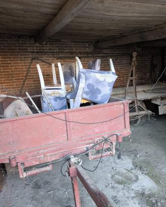 Carro agricolo d’epoca rosso 2 ruote