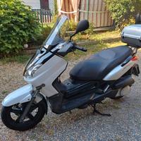 YAMAHA XMAX 250