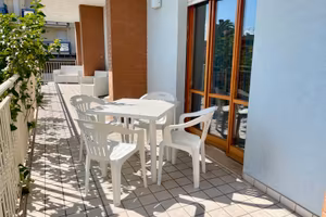 Terrazzo - posto auto - 150 m dal mare