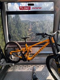 Commencal supreme V5 Ohlins edition yellow