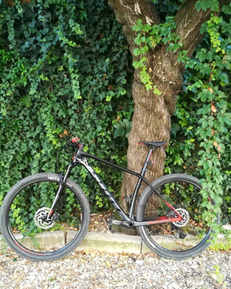 Scott Scale 940 Full Carbon MTB Pari al nuovo