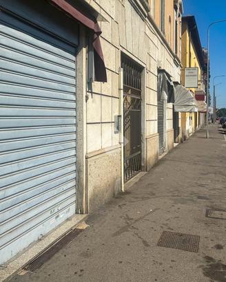 NEGOZIO A SAN GIULIANO MILANESE