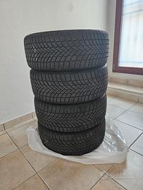Gomme termiche Bridgestone 225/40r19.