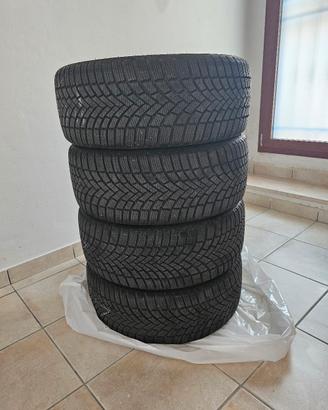 Gomme termiche Bridgestone 225/40r19.