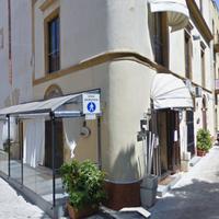 Locale commerciale angolare - zona centrale