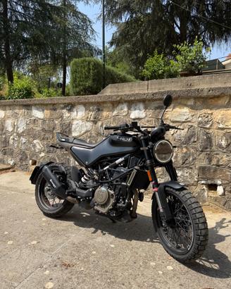 Husqvarna Svartpilen 401 2023 • 21.000 km