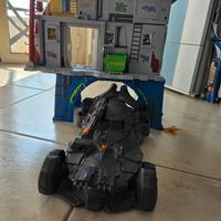 Quartier generale di Batman e Batmobile.