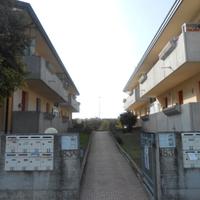 Polesella, trilocale arredato con garage doppio