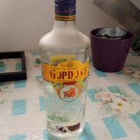 vecchia bottiglia di Gin Gordon per esposizione 