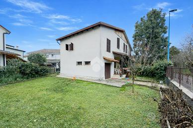 PORZIONE DI BIFAMILIARE A BRESCIA