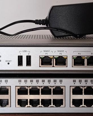 Switch di rete professionale D-Link DGS-1510-28