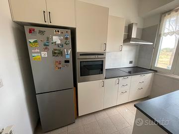 Cucina completa di elettrodomestici