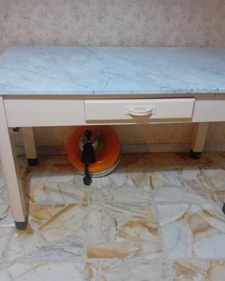 Tavolo da cucina con piano in marmo