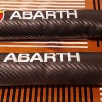 Riempitivi con logoAbarth in carbonio/coprivalvole