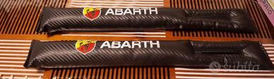 Riempitivi con logoAbarth in carbonio/coprivalvole