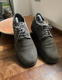 Scarpe stringate modello Dr.Martens