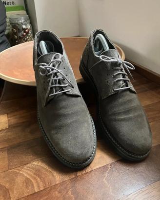 Scarpe stringate modello Dr.Martens