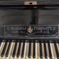 Pianoforte verticale marca Weissbrod Eisenberg S.A
