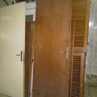 Porte di vario genere e pannelli in truciolato