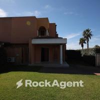 VILLA CON AMPIO GIARDINO ANGOLARE, ACQUE CHIARE, B