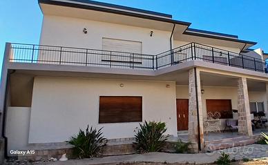 Appartamento in villa con terrazza e cortiletto