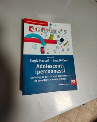 Adolescenti iperconnessi