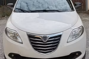 Lancia Ypsilon 2014 benzina metano 