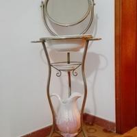 Lavatoio con bacinella e brocca