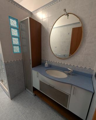 Mobile bagno con lavandino