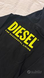 Felpa Diesel con cappuccio e zip.