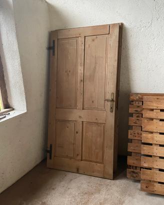 2 Porte rusticali in legno