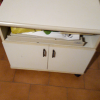 Cassettiera per appoggiare fotocopiatrice