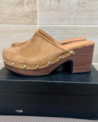 Zoccoli  borchiati “Camel”