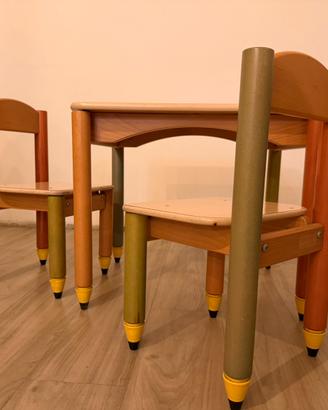 Set tavolino con 2 sedie in legno Foppapedretti