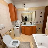 mobile e lavandino con rubineti