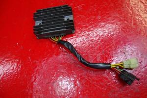 REGOLATORE TENSIONE DUCATI MONSTER 695