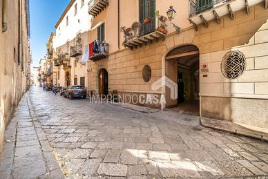 Negozio 5 Vani 234 mq via Alloro Centro Storico