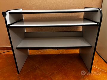 Mobile per PC / Scrivania computer grigio