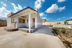 VILLA DI NUOVA COSTRUZIONE CON PISCINA E AMPIO GIA