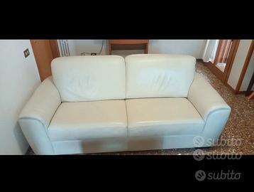 divano in pelle 