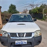 Nissan Navara 2.5 dCi 4 porte Double Cab SE gancio