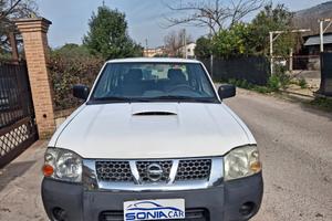 Nissan Navara 2.5 dCi 4 porte Double Cab SE gancio
