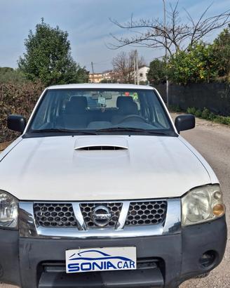 Nissan Navara 2.5 dCi 4 porte Double Cab SE gancio