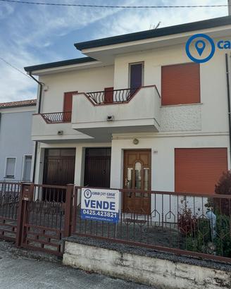 CASA A SCHIERA CON GARAGE E SCOPERTO